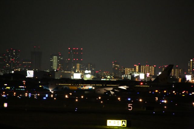 BOEING 777-300 (JA754A)