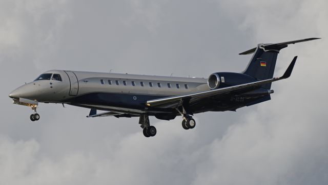 Embraer ERJ-135 (D-ALOA)