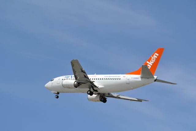 Boeing 737-700 (C-GANJ) - Air North Boeing 737 Classic arriving from CZMT.