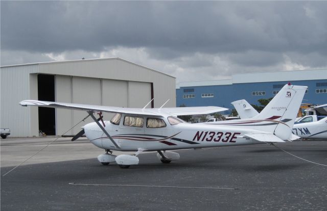 Cessna Skyhawk (N1333E)