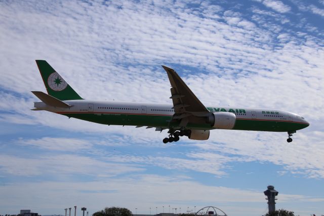 BOEING 777-300ER (B-16705)