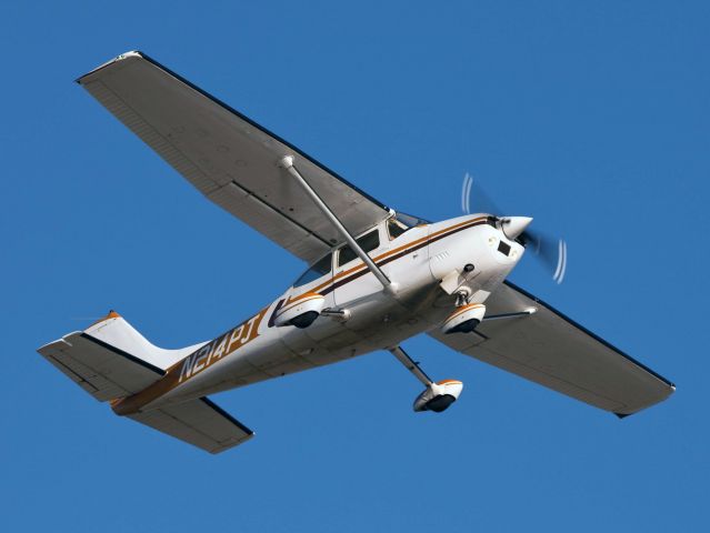 Cessna Skylane (N214PJ) - A very nice Skylane.