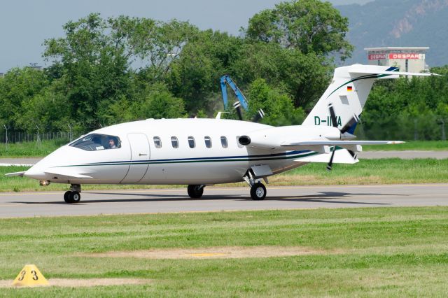 Piaggio P.180 Avanti (D-IIVA)