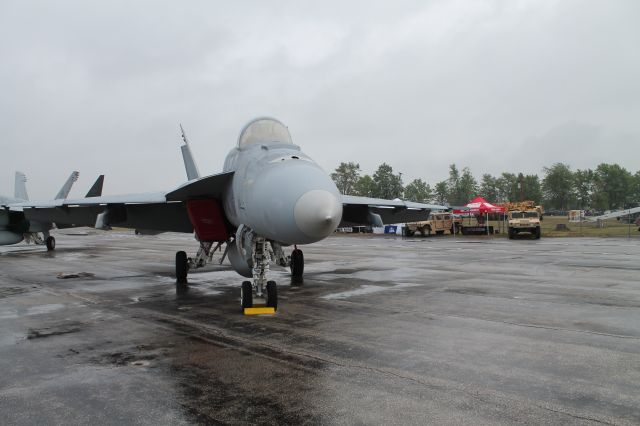 — — - F/A-18E on display from VFA-105 at Thunder over Michigan 2012