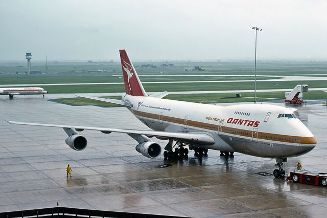 Airbus A330-300 (VH-EBI) - QANTAS - BOEING 747-238B - REG : VH-EBI (CN 20921/241) - TULLAMARINE INTERNATIONAL AIRPORT MELBOURNE VIC. AUSTRALIA - YMML (23/10/1980)