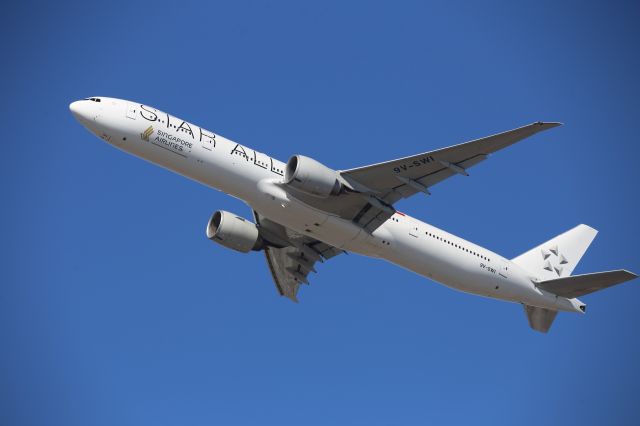 BOEING 777-300ER (9V-SWI)