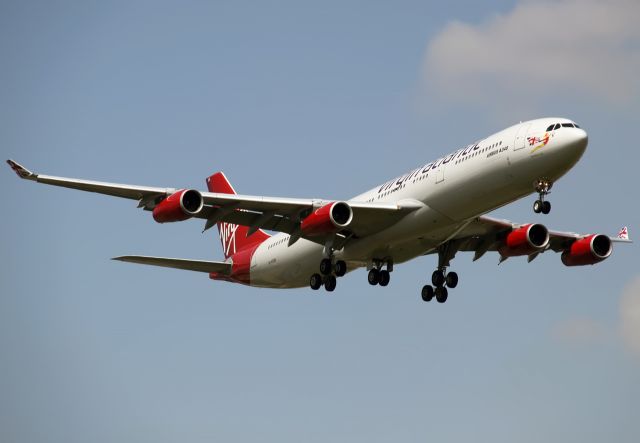 Airbus A340-300 (G-VSUN)