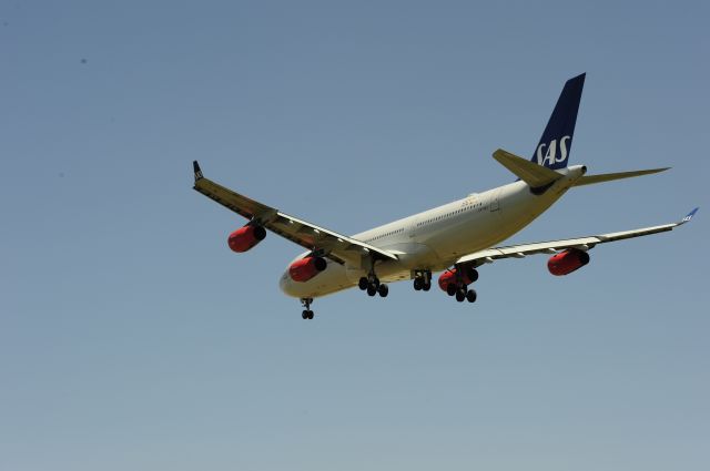 Airbus A340-300 (LN-RKG)