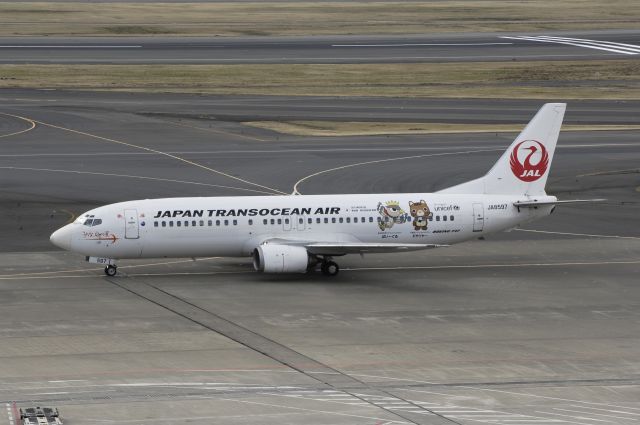 BOEING 737-400 (JA8597) - Taxing at Haneda Intl Airport on 2013/02/11