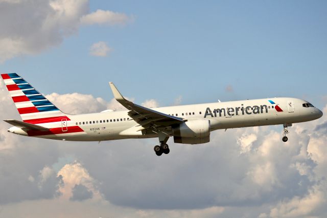 Boeing 757-200 (N192AN)