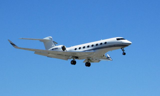 Gulfstream Aerospace Gulfstream G650 (N673HA) - Landing on RWY 20R