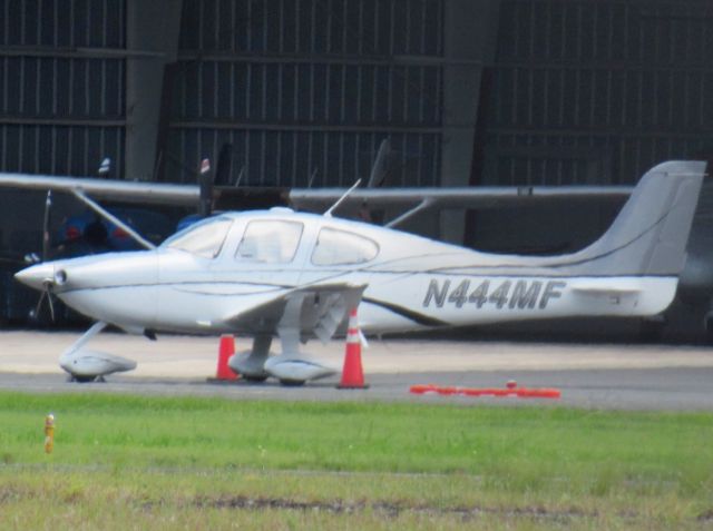 Cirrus SR-22 (N444MF)