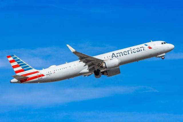Airbus A321neo (N463AA) - An American Airlines A321 neo taking off from PHX on 2/3/23. Taken with a Canon R7 and a Tamron 70-200 G2 lens.
