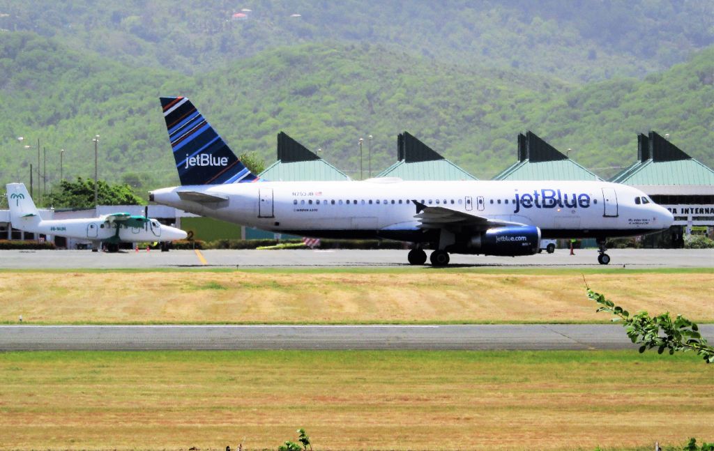 Airbus A320 (N793JB)