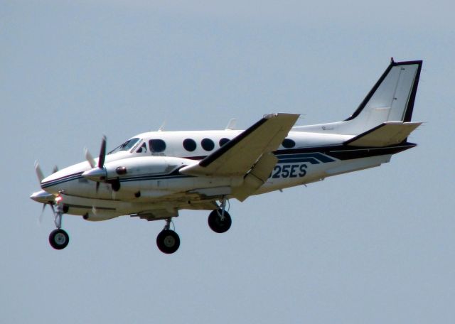 Beechcraft King Air 90 (N925ES) - At Shreveport Regional.