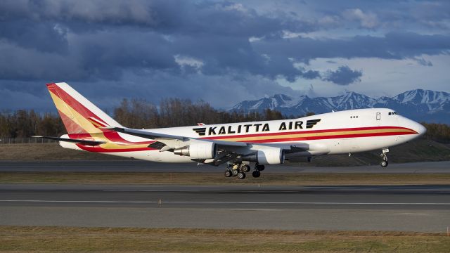 Boeing 747-400 (N700CK)