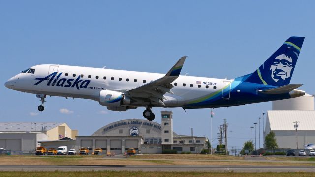 Embraer 175 (N623QX) - QXE2739 from SJC on final to Rwy 34L on 8.4.19. (ERJ-175LR / cn #17000652).