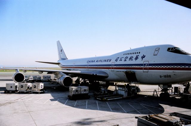 B-1888 — - KSFO - loading passengers circa 1988
