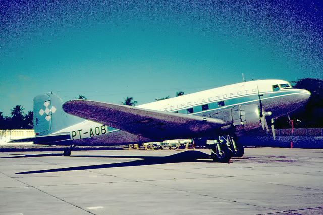 Douglas DC-3 (PT-AOB)