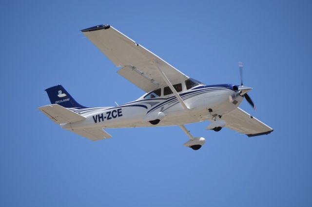 Cessna Skylane (VH-ZCE)