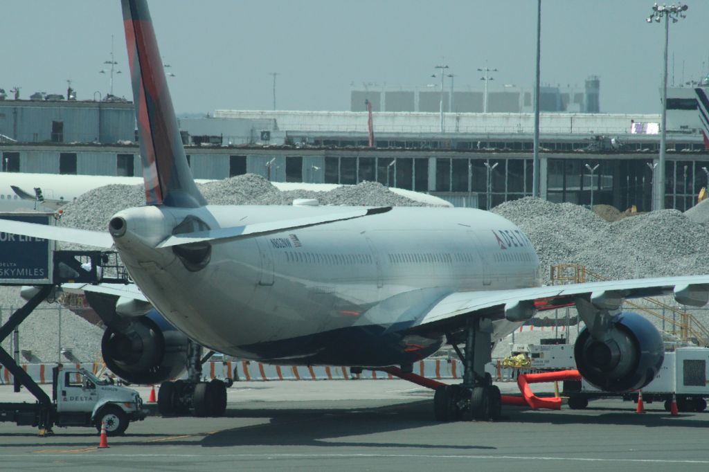 Airbus A330-300 (N802NW)