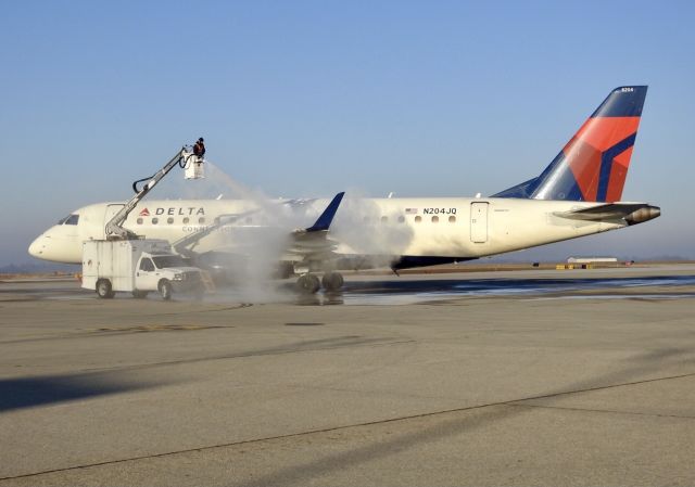 Embraer ERJ 175 (N204JQ)