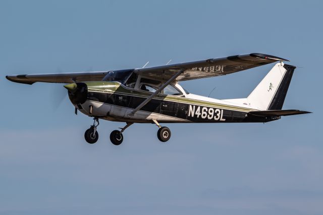 Cessna Skyhawk (N4693L)