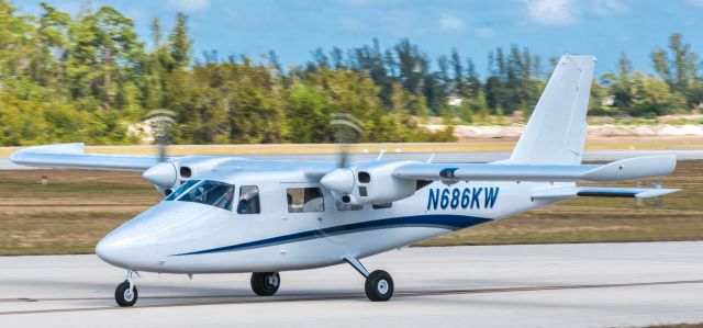 Partenavia P-68 (N686KW) - Taxiing for take off on RWY 05