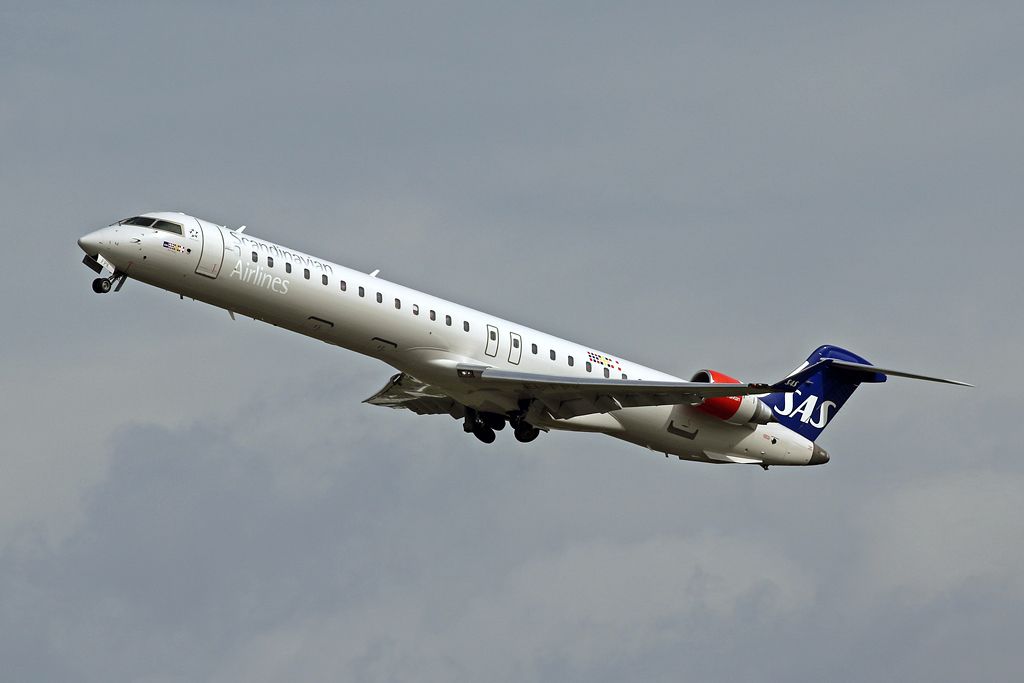 Canadair Regional Jet CRJ-900 (EI-FPK) - SAS2548 departing Manchester for Stockholm