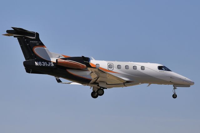 Embraer Phenom 300 (N631JS) - 6-18-18 Arriving from KLAX