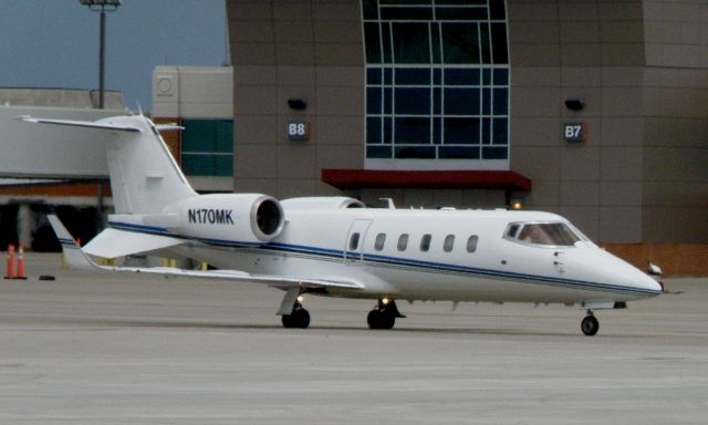 Learjet 60 (N170MK) - A sharp looking Lear 60 taxis to TACAir, the FBO at Blue Grass Airport (KLEX)...