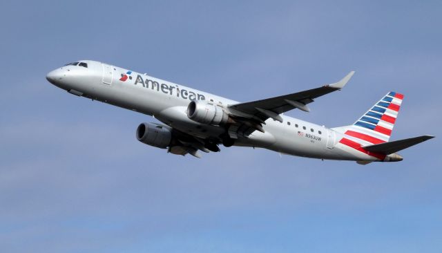 Embraer ERJ-190 (N963UW) - On departure is this 2008 American Airlines Embraer ERJ-190 in the Winter of 2019.