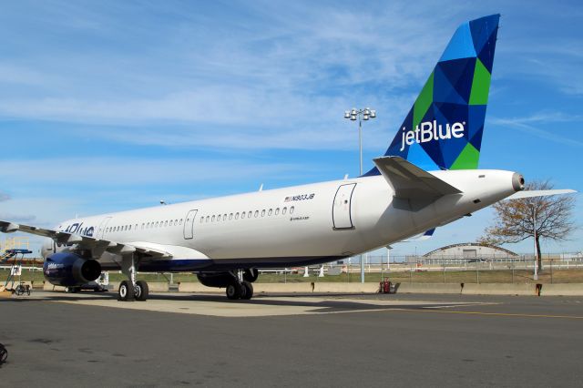 Airbus A321 (N903JB)