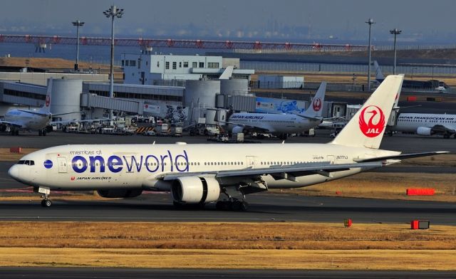 Boeing 777-200 (JA771J) - One World livery, reversing