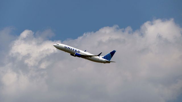 Boeing 737-800 (N37293)