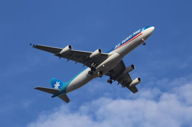 Airbus A340-300 —