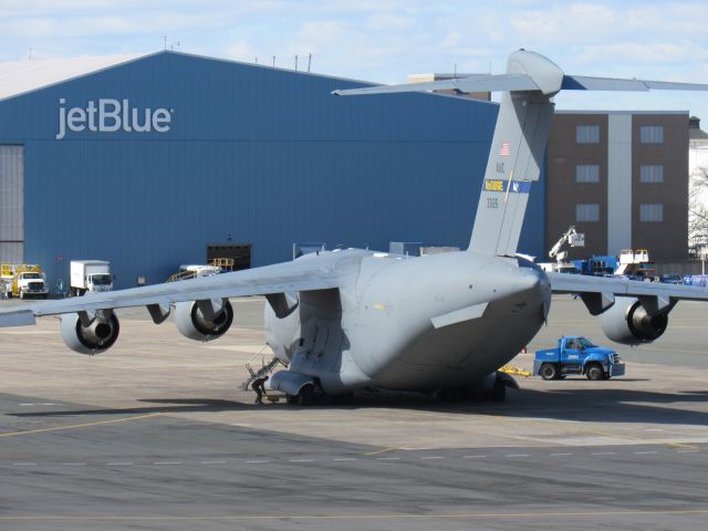 Boeing Globemaster III — - 1st ever upload of 33126 on Flightaware! Probably flying soldiers home.