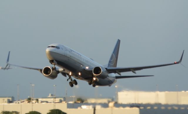 Boeing 737-800 (N77520)