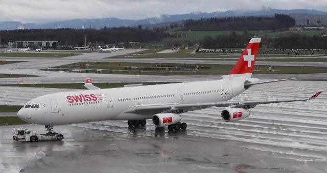 Airbus A340-300 (HB-JMB)