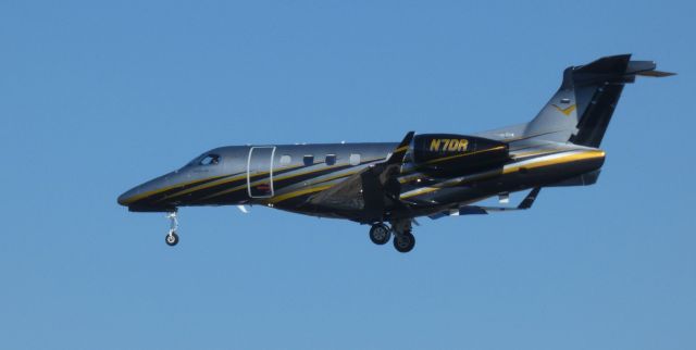 Embraer Phenom 300 (N7DR) - On final is this 2015 Embraer Phenom 300 in the Winter of 2021.