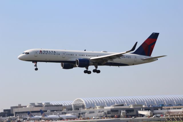 Boeing 757-200 (N6707A)