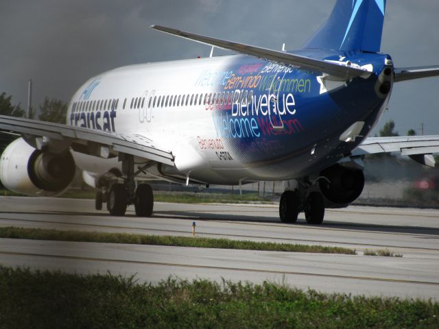 Boeing 737-800 (C-GTQX)
