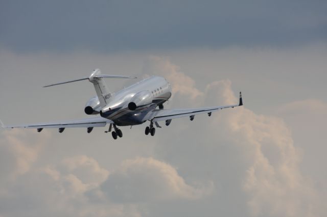 Bombardier Challenger 300 (N521FX) - Leaving Gainesville, GA on a Friday night