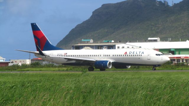 Boeing 737-800 (N3741S)