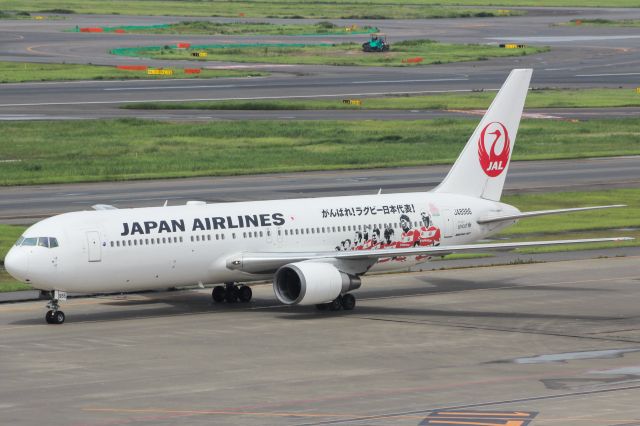 BOEING 767-300 (JA8986)