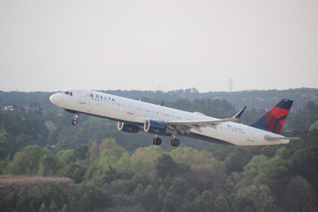 Airbus A321 (N321DH)