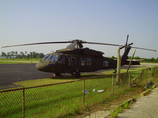 — — - UH-60 Black Hawk vs light pole