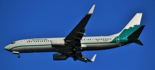 Boeing 737-800 (N916NN)