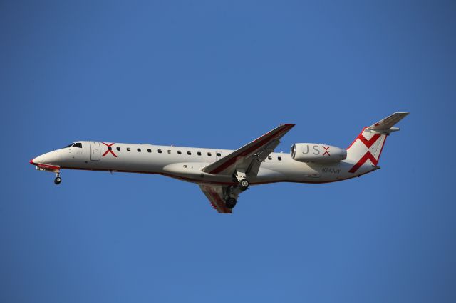 Embraer ERJ-145 (N243JX)