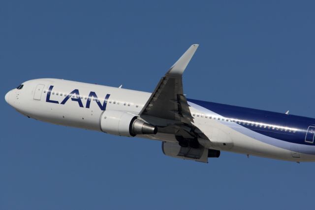 BOEING 767-300 —